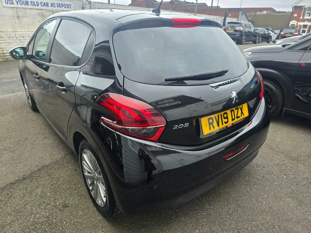 Peugeot 208 1.2 Puretech 82 Signature Start Stop RV19DZX Black #5