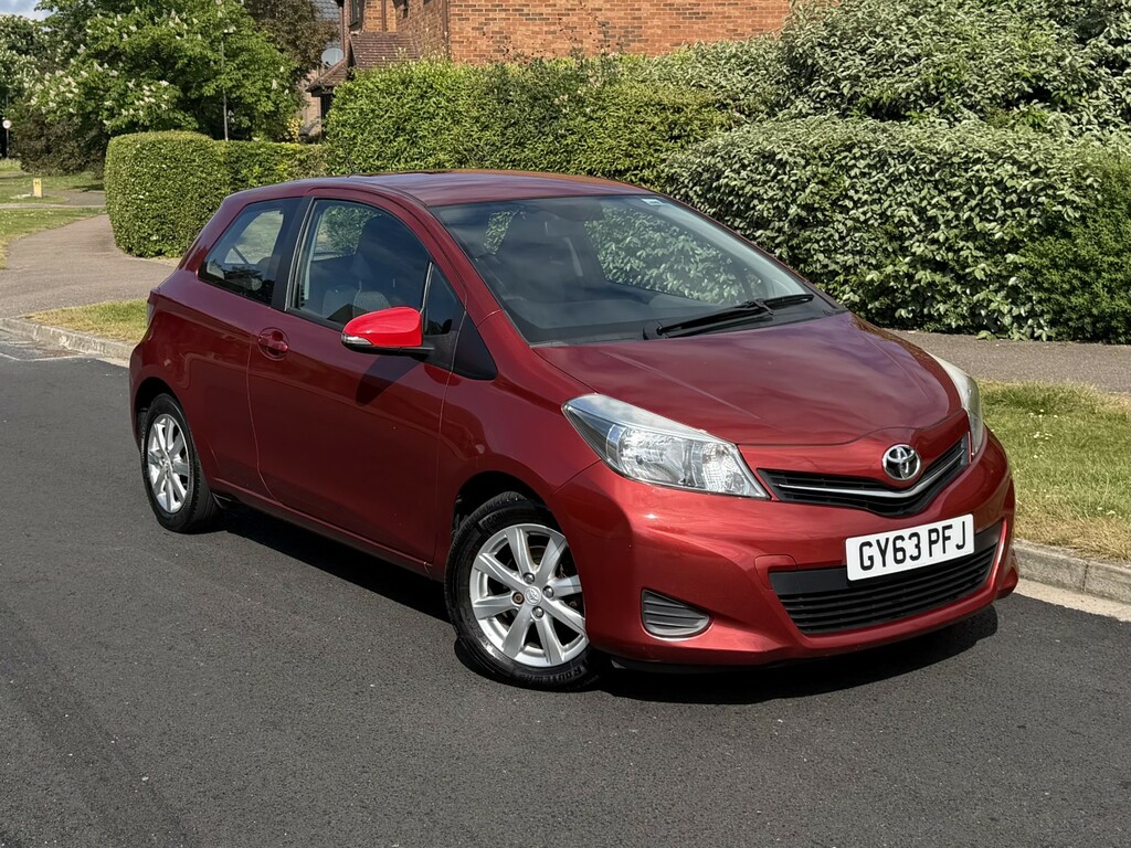 Toyota Yaris 1.3 Dual Vvt-i Tr 201363 Red