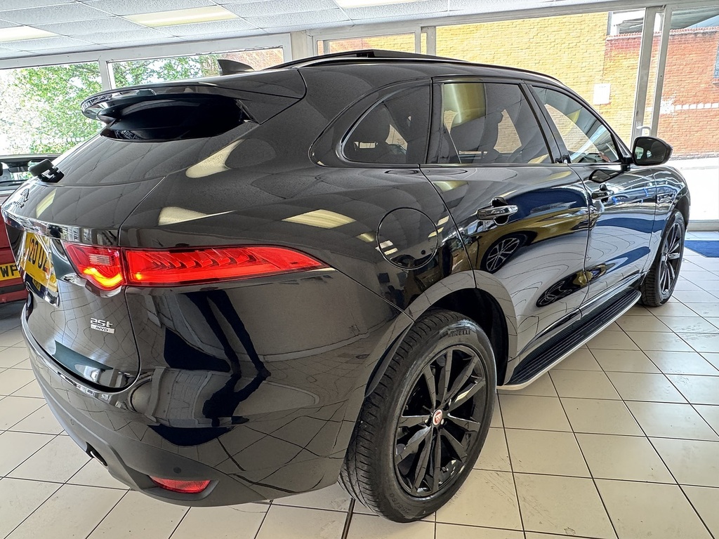 Jaguar F-Pace P250i Chequered Flag U6427 Ulez Black