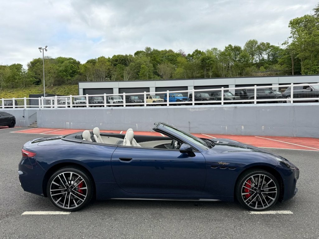 Maserati GranCabrio 3.0 V6 Trofeo Blue #9