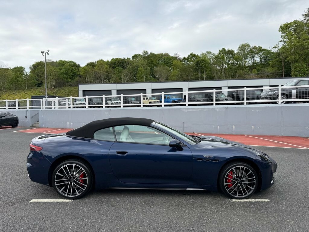 Maserati GranCabrio 3.0 V6 Trofeo Blue #8