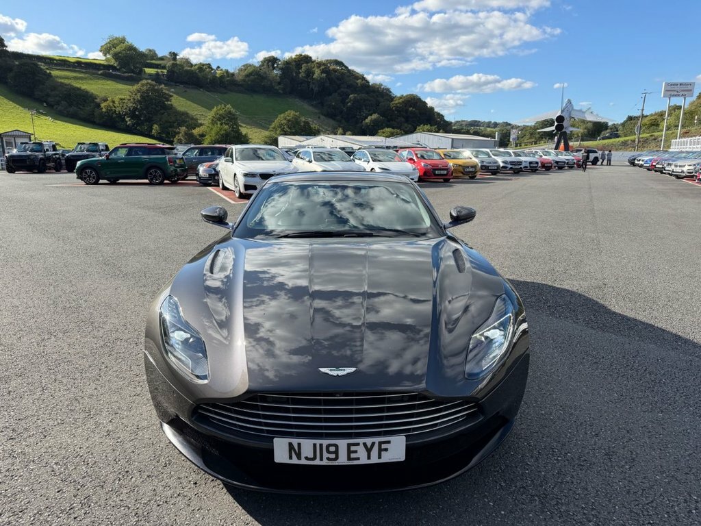Aston Martin DB11 4L Null Silver