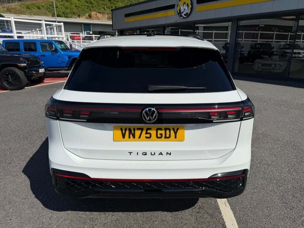 Volkswagen Tiguan 2L Black Edition VN75GDY White #5