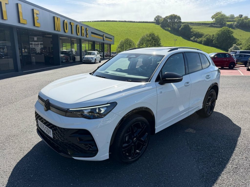 Volkswagen Tiguan 2L Black Edition VN75GDY White #2