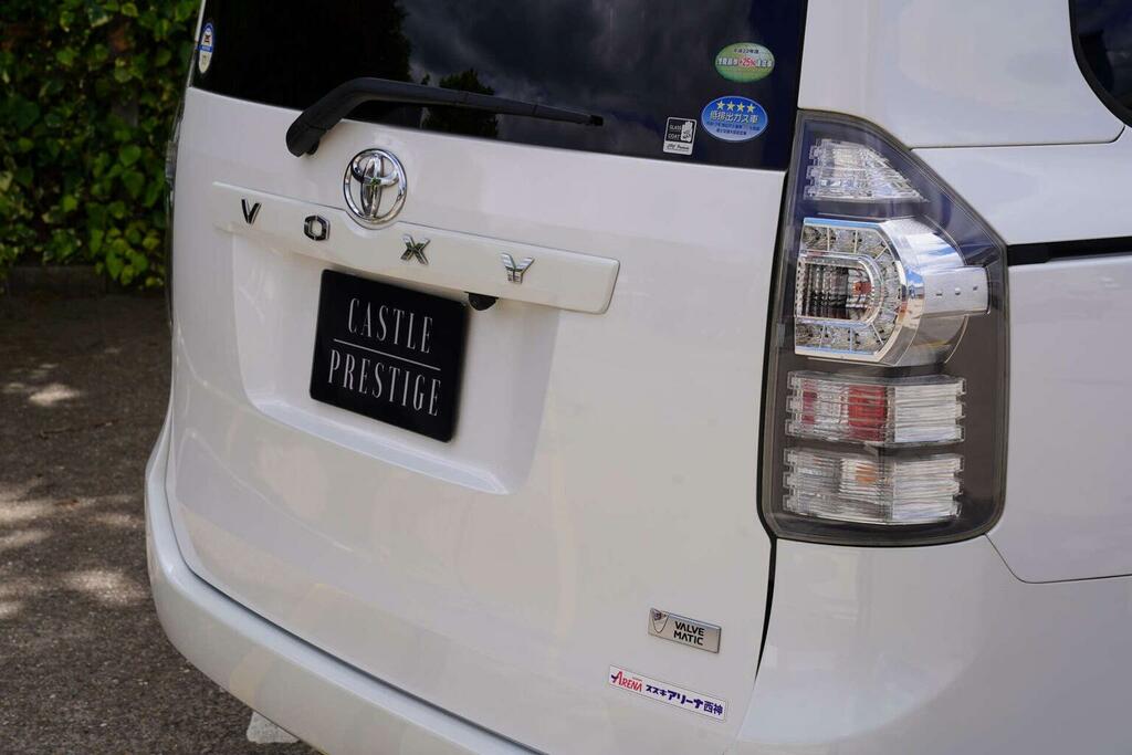 Toyota Voxy Mpv X L Edition 8 Seats 201212 White #5