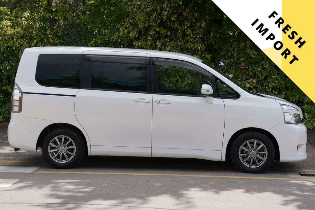 Toyota Voxy Mpv X L Edition 8 Seats 201212 White #2