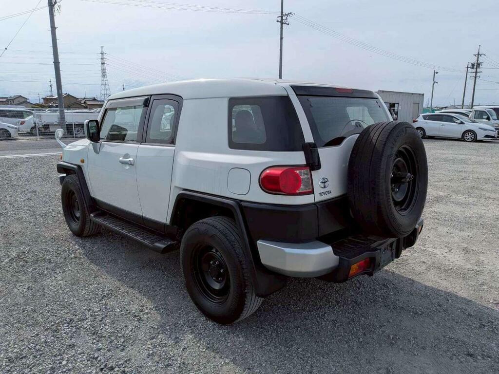 Toyota FJ Cruiser Mpv 4.0 V6 4Wd 201261 White #3