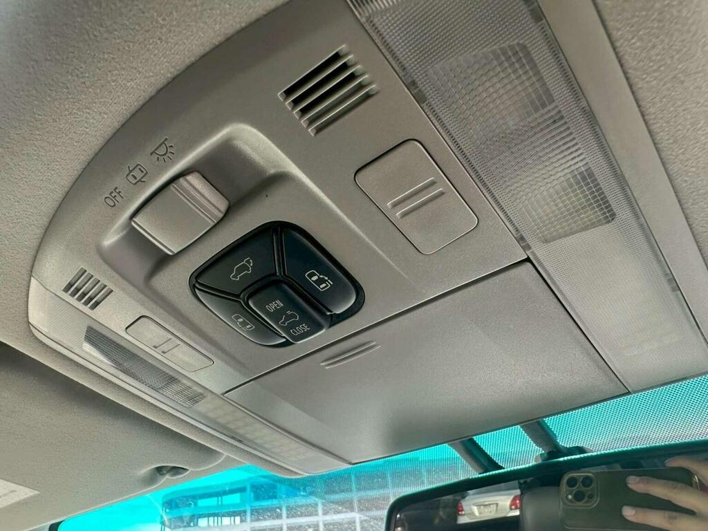 Toyota Vellfire #20