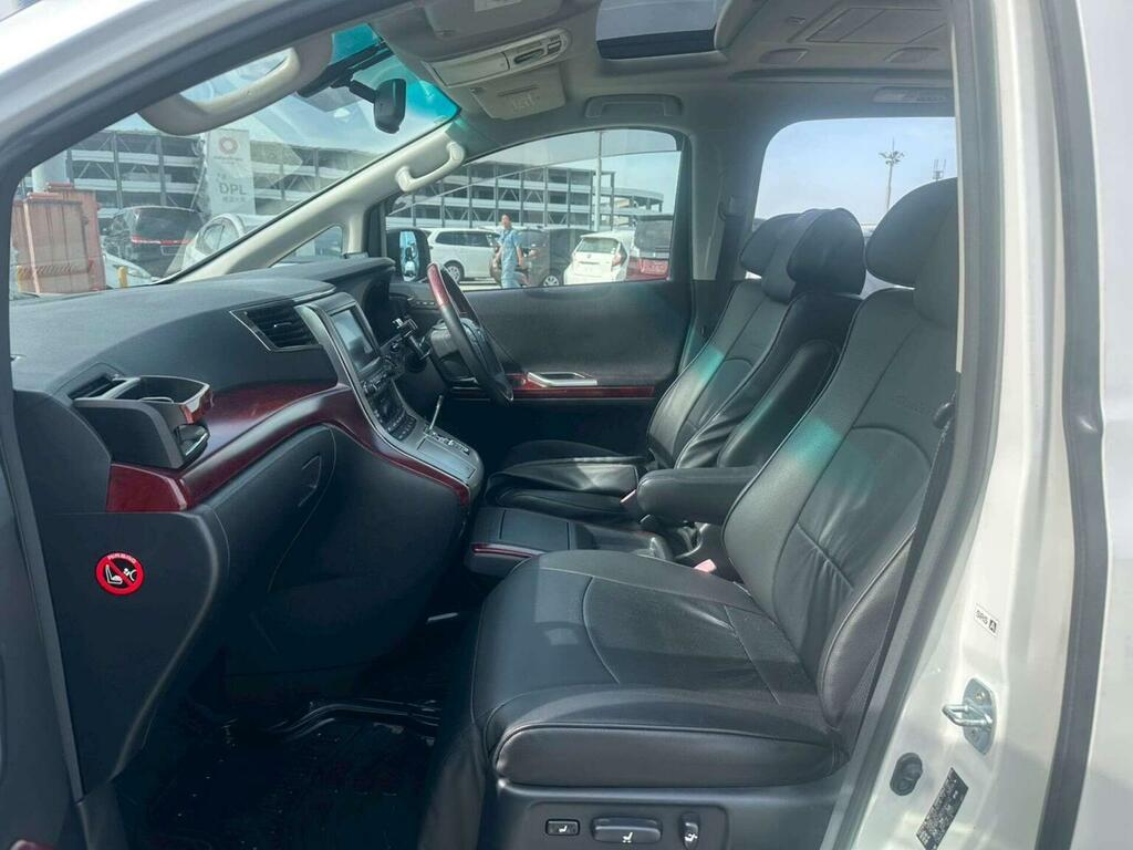 Toyota Vellfire #28