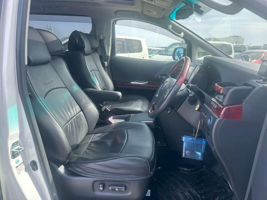 Toyota Vellfire #13
