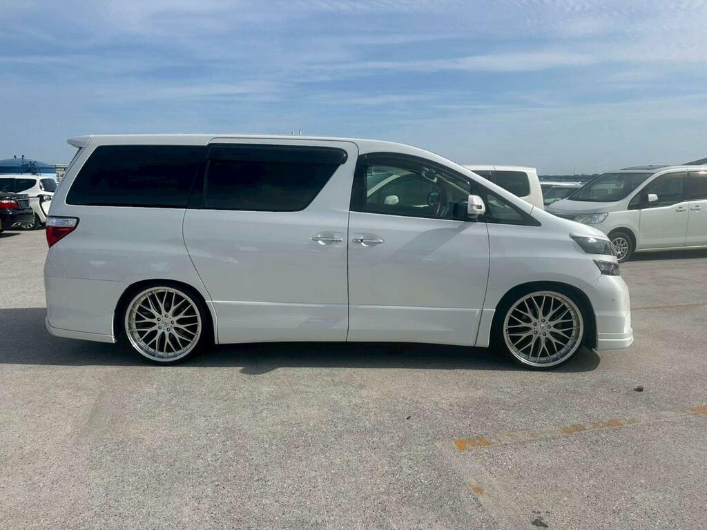 Toyota Vellfire #2