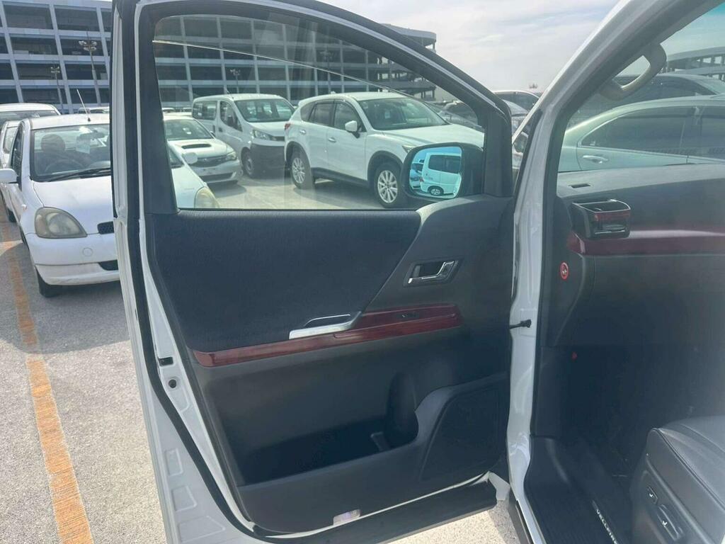 Toyota Vellfire #27