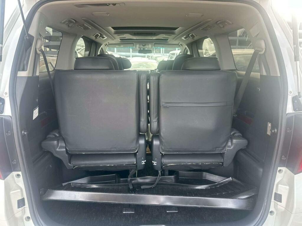 Toyota Vellfire #32