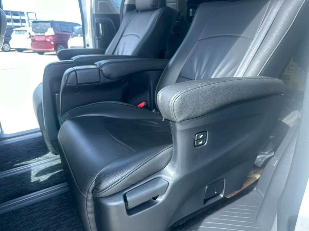 Toyota Vellfire #30