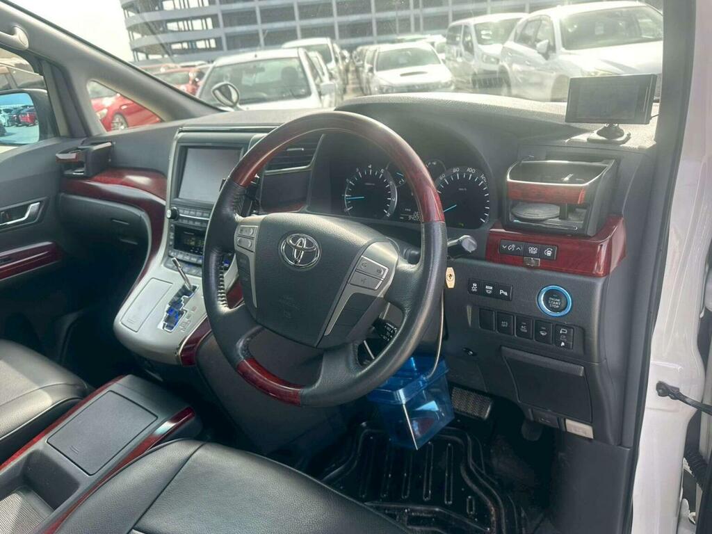 Toyota Vellfire #18
