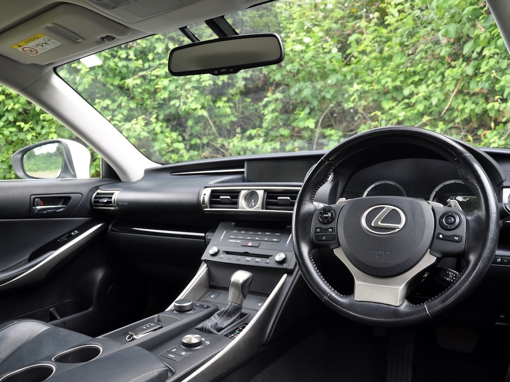 Lexus IS 2.5 Is 300H Executive Edition Cvt Saloon Petro HV15UTL White #2