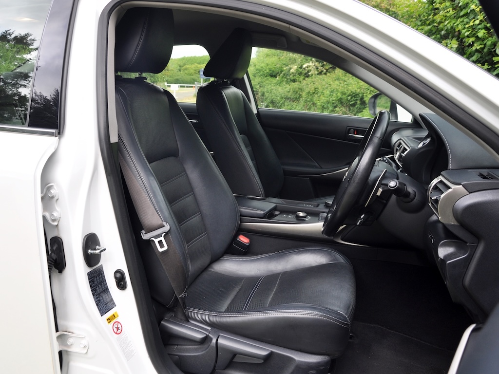 Lexus IS 2.5 Is 300H Executive Edition Cvt Saloon Petro HV15UTL White #3