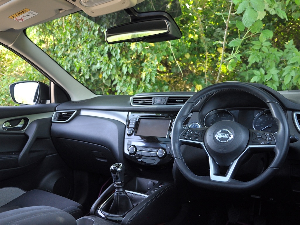Nissan Qashqai 1.2 Qashqai N-connecta Dig-t Suv YC67UHE Black #2