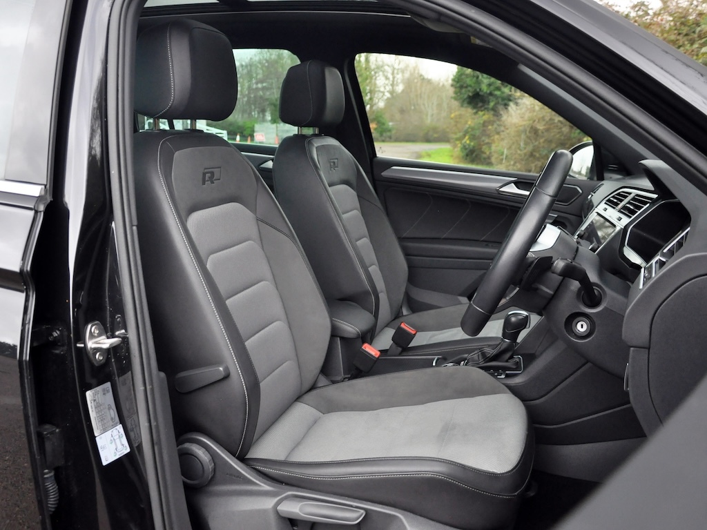 Volkswagen Tiguan 2.0 Tiguan R-line Tsi Bluemotion Technology 4Motio PE18WPO Black #3