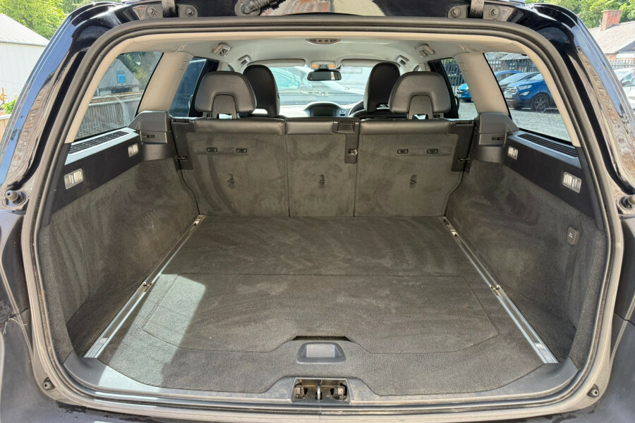 Volvo XC70 Estate Silver #27