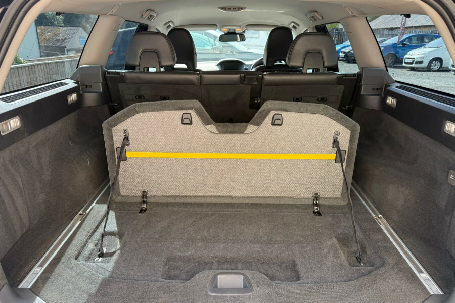Volvo XC70 Estate Silver #17