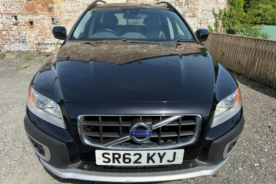 Volvo XC70 Estate Silver #38