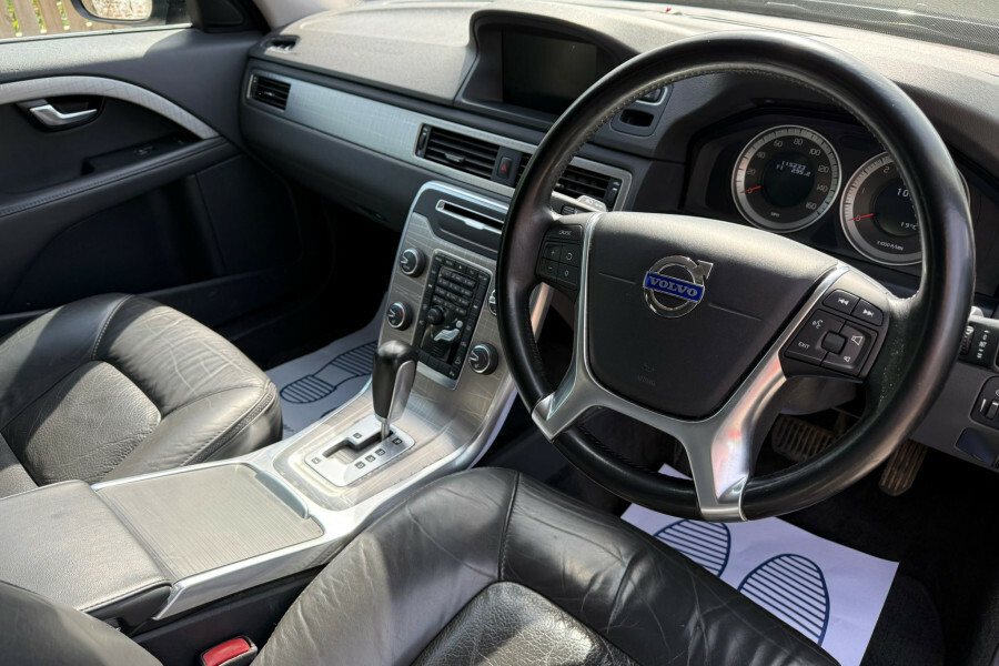 Volvo XC70 Estate Silver #25
