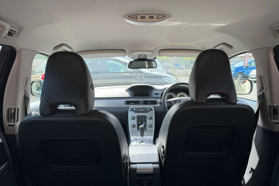 Volvo XC70 Estate Silver #15