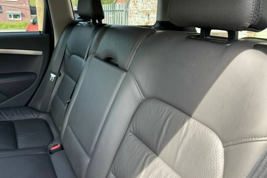 Volvo XC70 Estate Silver #32