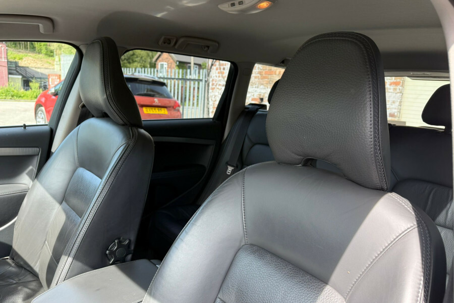 Volvo XC70 Estate Silver #28