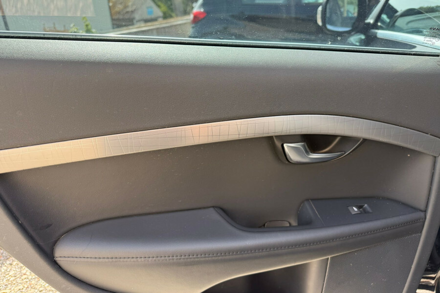Volvo XC70 Estate Silver #34