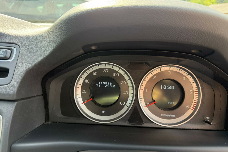 Volvo XC70 Estate Silver #21