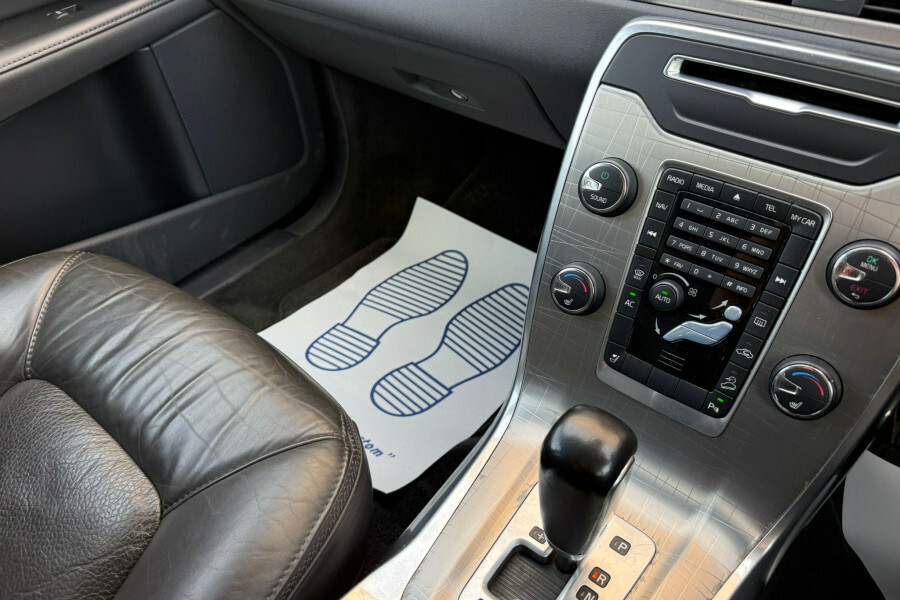 Volvo XC70 Estate Silver #11