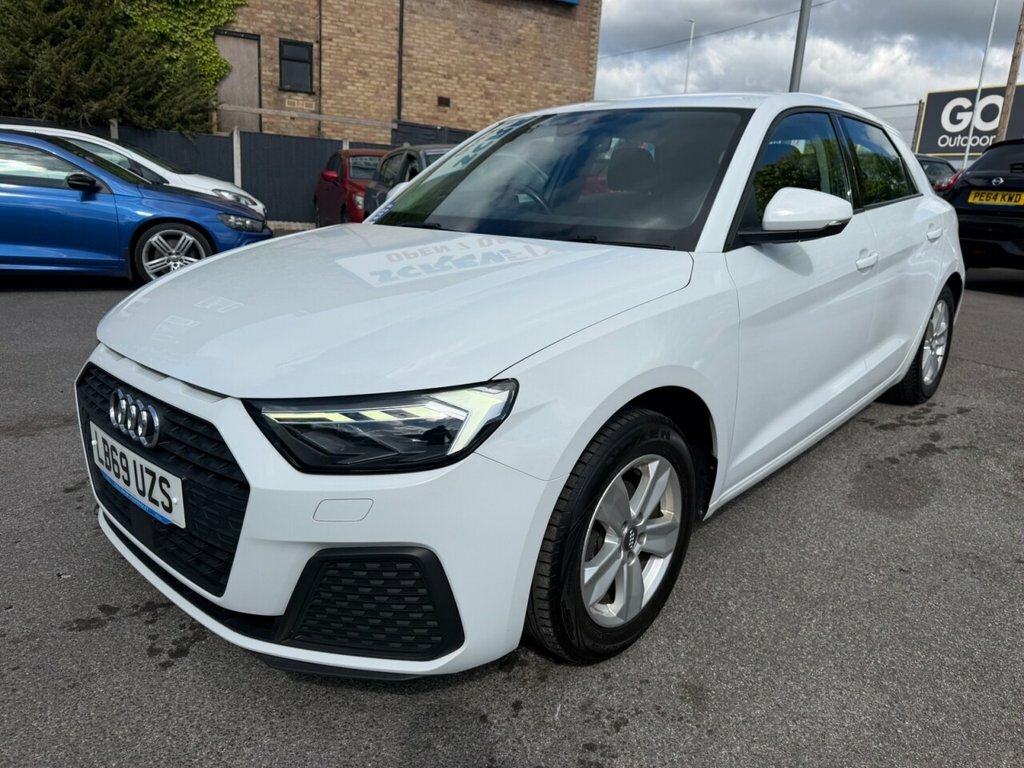 Audi A1 1L Technik LB69UZS White #5