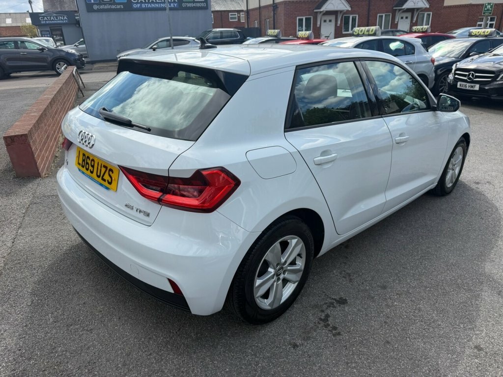 Audi A1 1L Technik LB69UZS White #6