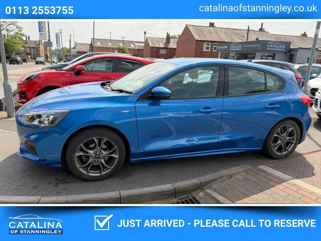 Ford Focus 1L St-line Blue