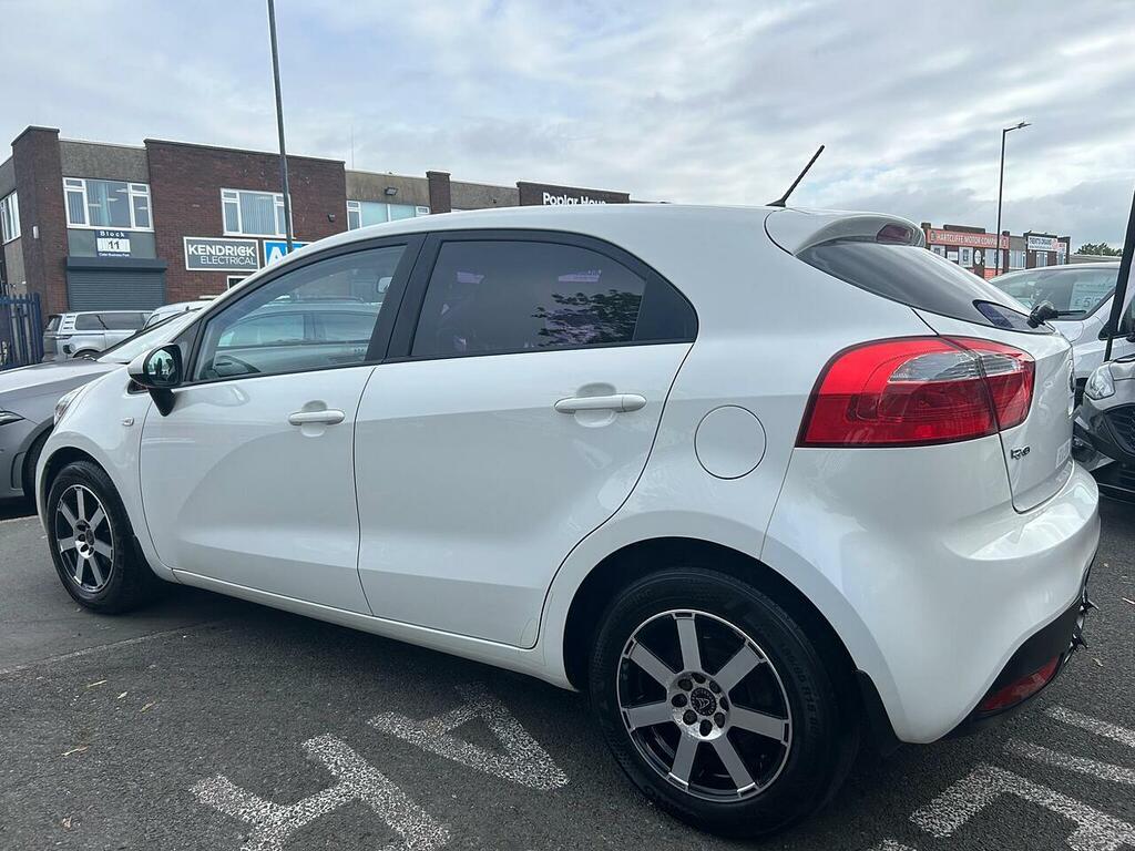 Kia RIO 1.25 1 Air Hatchback Euro 5 84 White #4