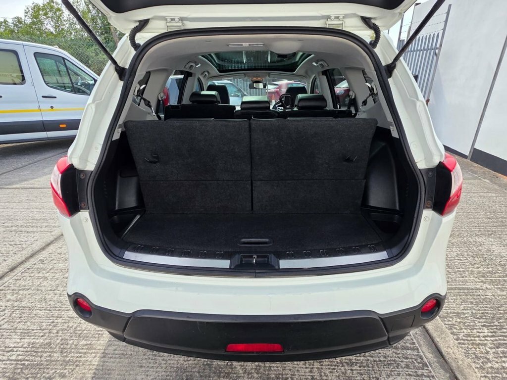 Nissan Qashqai+2 1.5L 360 White #5