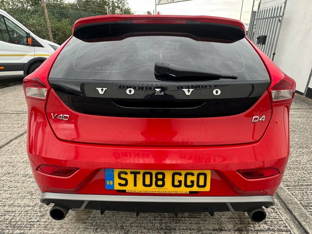 Volvo V40 2L R-design Nav ST08GGO Red #4