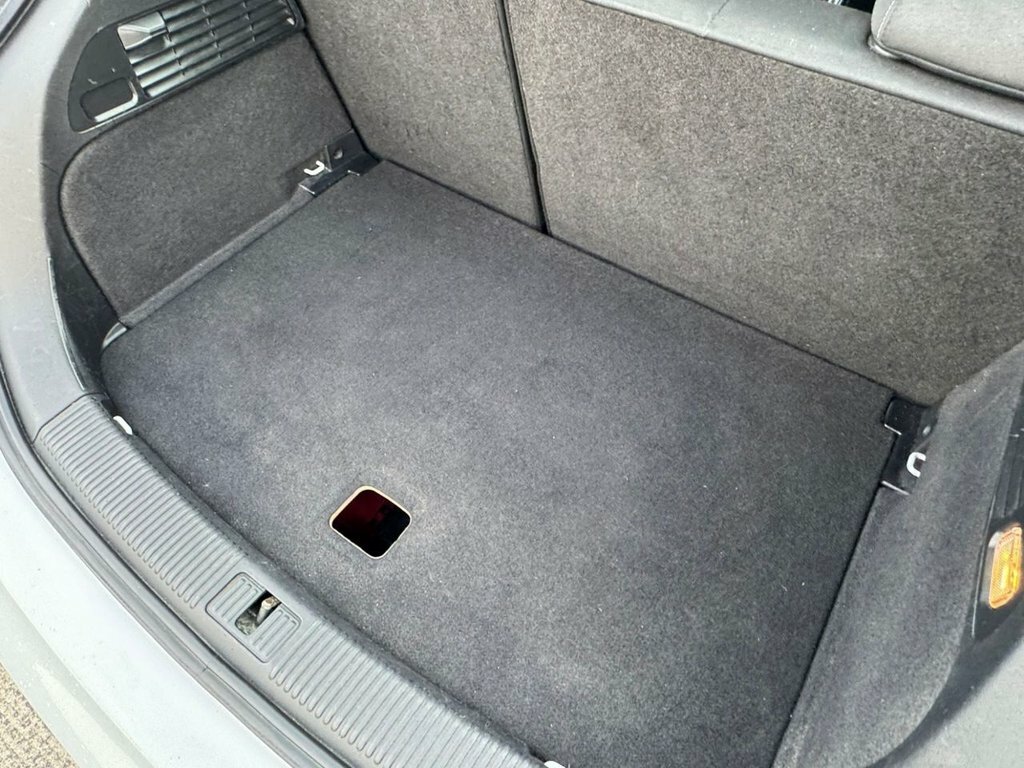 Audi A1 1.6L Contrast Edition Plus MM63OHT White #6