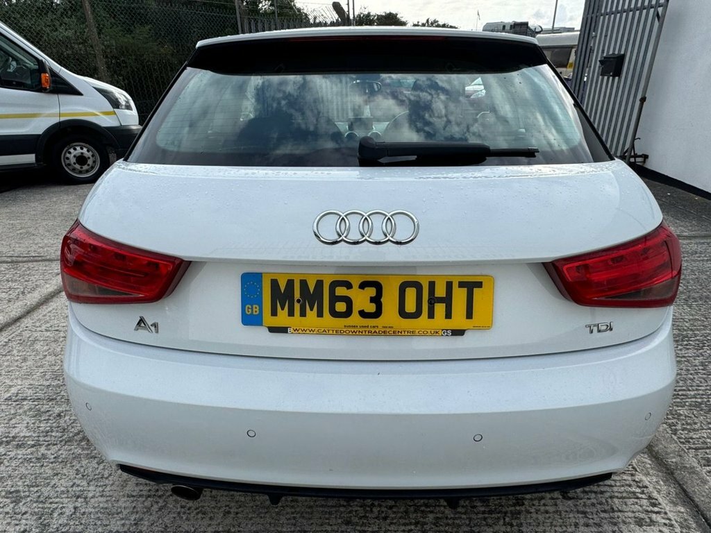 Audi A1 1.6L Contrast Edition Plus MM63OHT White #4