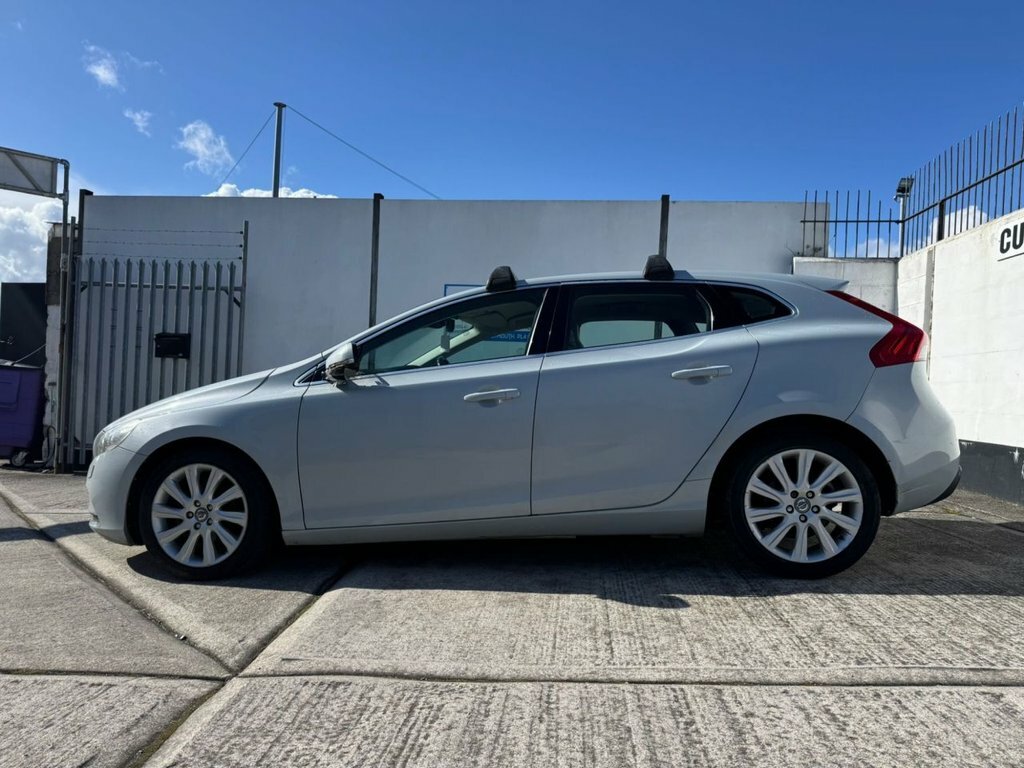 Volvo V40 1.6L Se Lux WF62GLK Blue #2