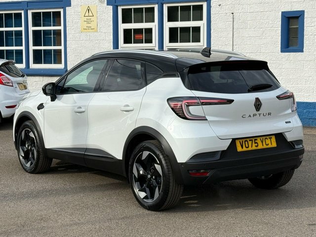 Renault Captur E-tech Techno Suv White #4