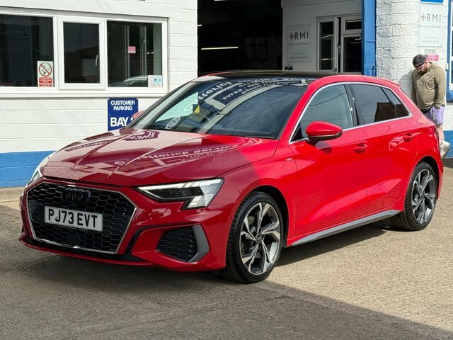 Audi A3 Tfsi 30 S Line Red
