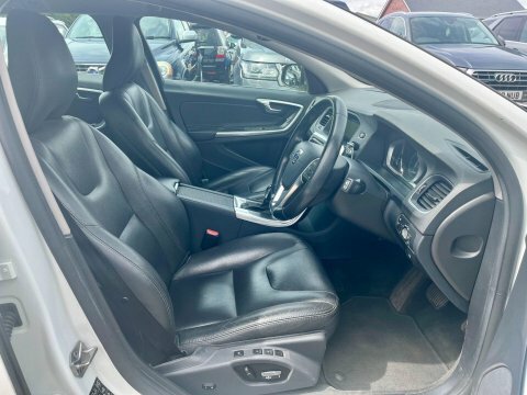 Volvo V60 2.0 D4 Se AO16UPH White #4