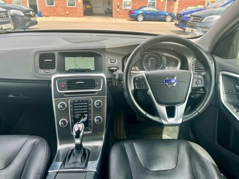 Volvo V60 2.0 D4 Se AO16UPH White #5