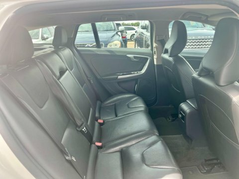 Volvo V60 2.0 D4 Se AO16UPH White #2