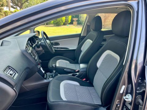 Kia Ceed Hatchback Red #26