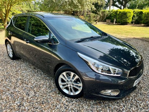 Kia Ceed Hatchback Red #19
