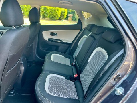 Kia Ceed Hatchback Red #22